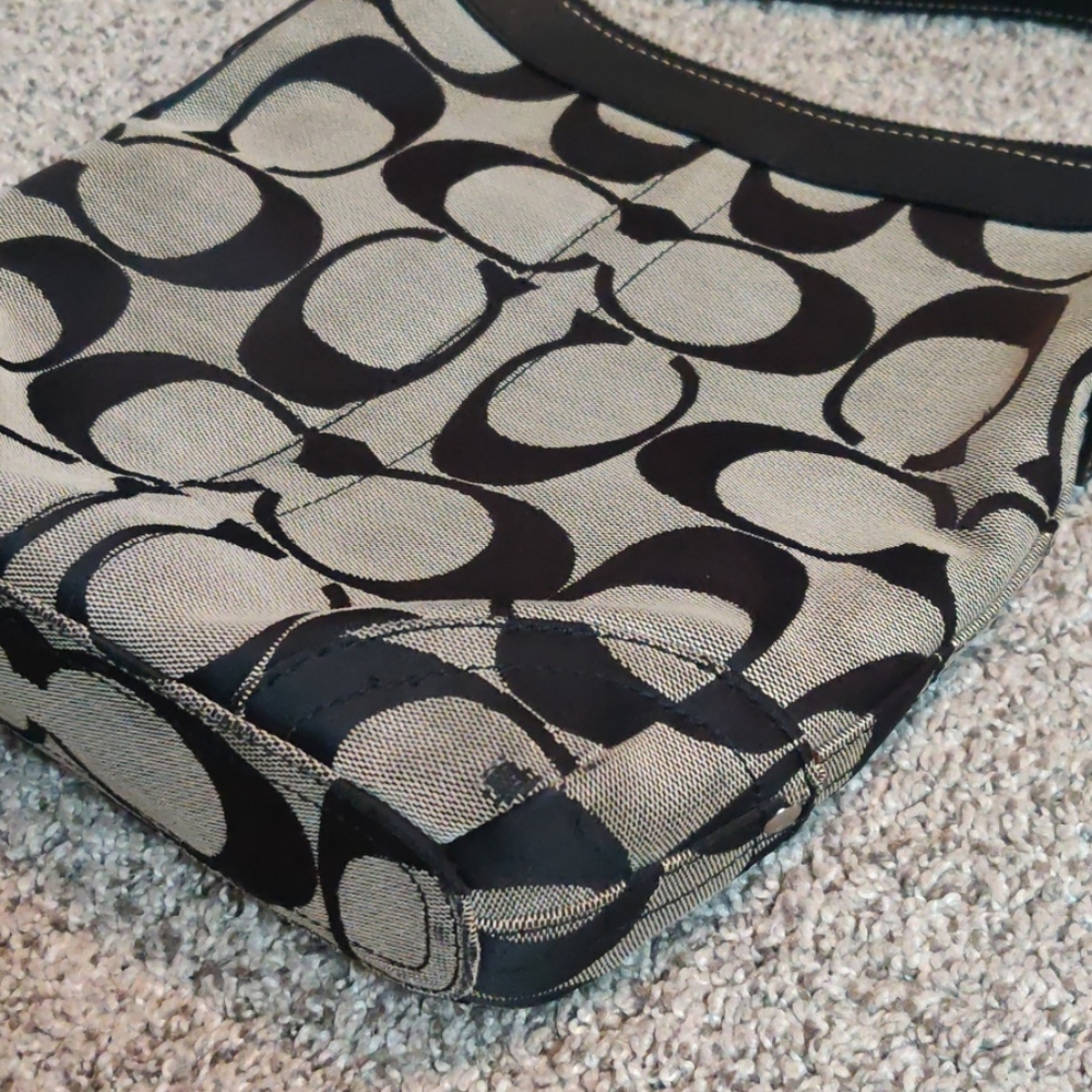 Coach Purse - Picture 4 of 7